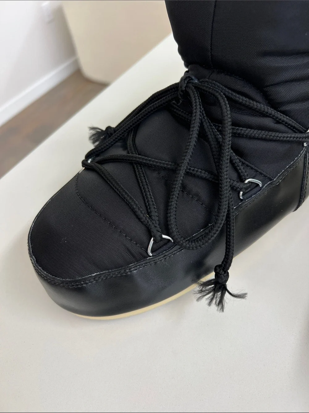 Moon Boot new tag